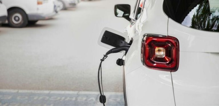 El ‘dineral’ que ganan quienes conducen un coche electrificado