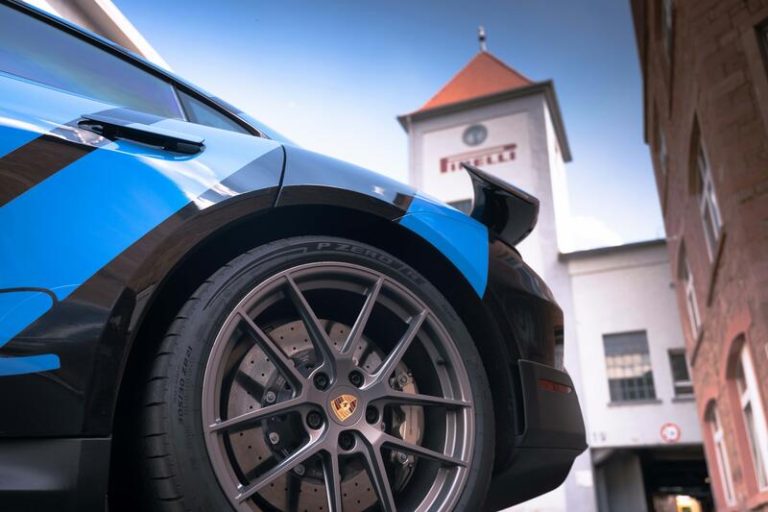 Los neumáticos Pirelli Elect para híbridos y eléctricos son el camino a seguir por el resto de fabricantes