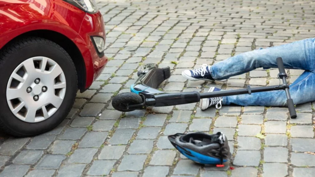 Los patinetes eléctricos deberán tener seguro obligatorio, pero ¿qué ocurre con las bicicletas eléctricas? 78 Motor16 Accidente patinete electrico Motor16