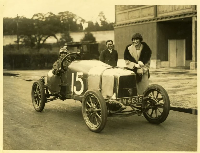 Se busca el ‘Coal Scuttle’, el primer Aston Martin de la historia