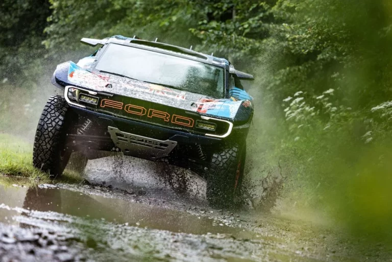 El Ford Raptor T1+ de Sainz y Roma para conquistar el Dakar, listo para su debut