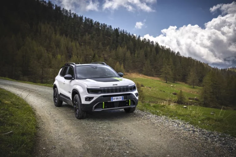 El Jeep Avenger 4xe se va de gira por Europa
