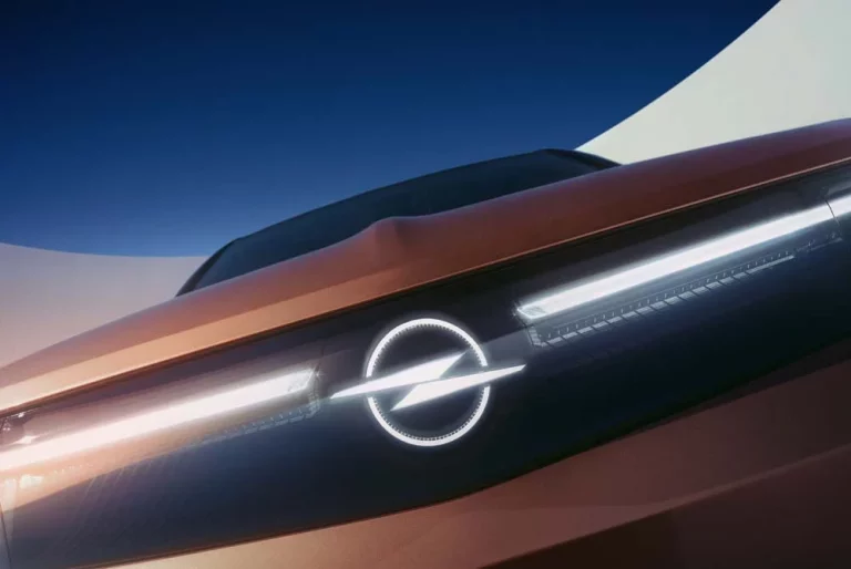 Así es la evolución de los ‘ojos’ en Opel. Hágase la luz