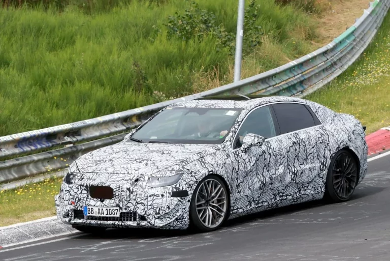 Mercedes-AMG ya prepara la versión más ‘picante’ del Clase C eléctrico