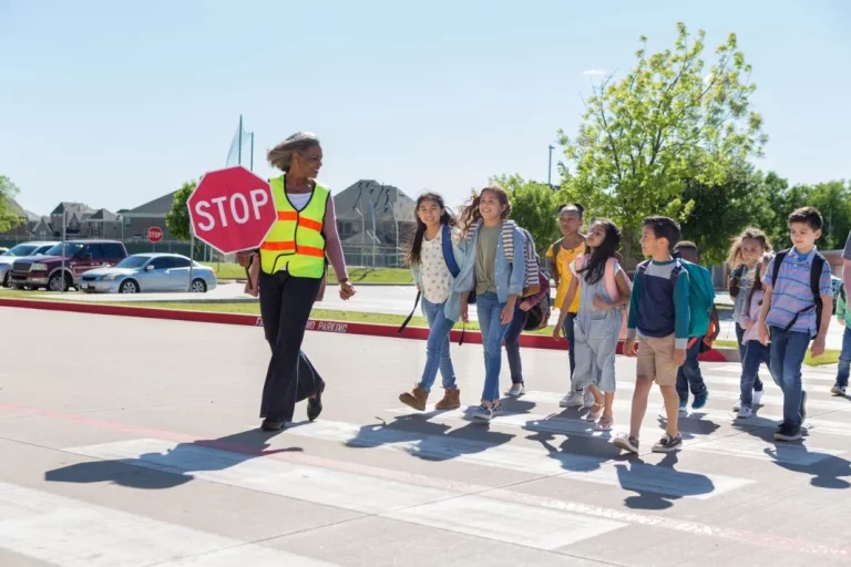 Vuelta al cole: Las 4 señales de tráfico que inundan las zonas escolares