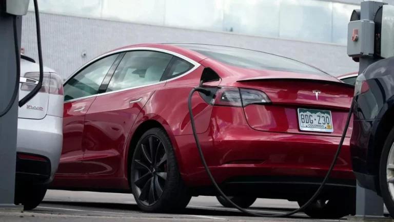 Tesla da una gran noticia para sus clientes en España