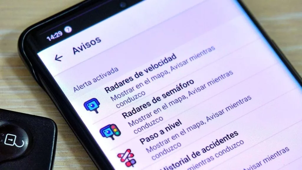 El ‘impuesto’ que la DGT pone a todos los conductores en Semana Santa te va a costar 100 euros de media 227 Motor16 Waze alerta radares Motor16