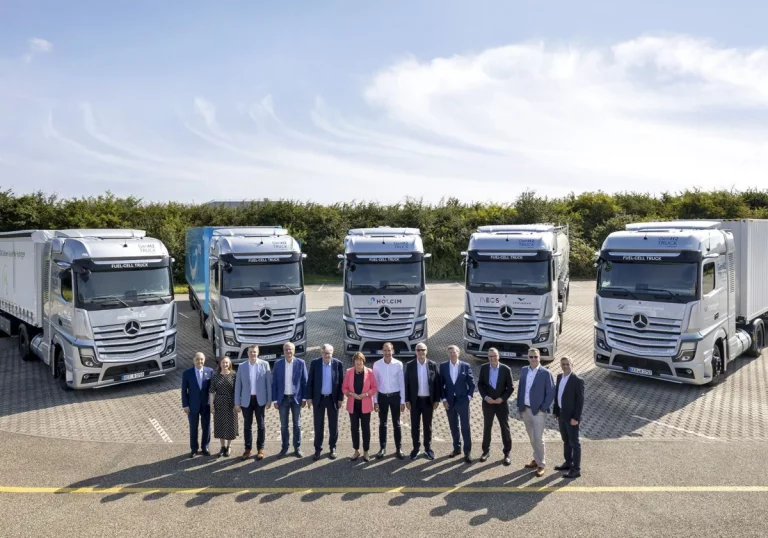 Hidrógeno, el futuro del transporte: 5 empresas logísticas probarán durante un año su viabilidad operativa con el Mercedes-Benz GenH2