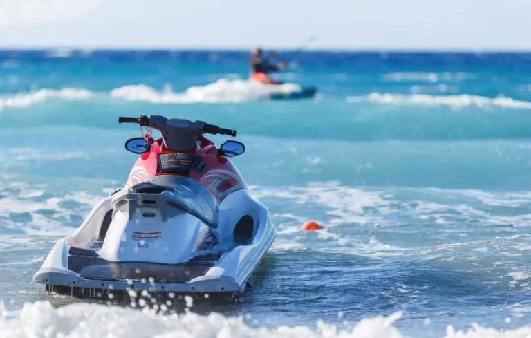¿Necesito carnet de conducir para llevar una moto de agua?