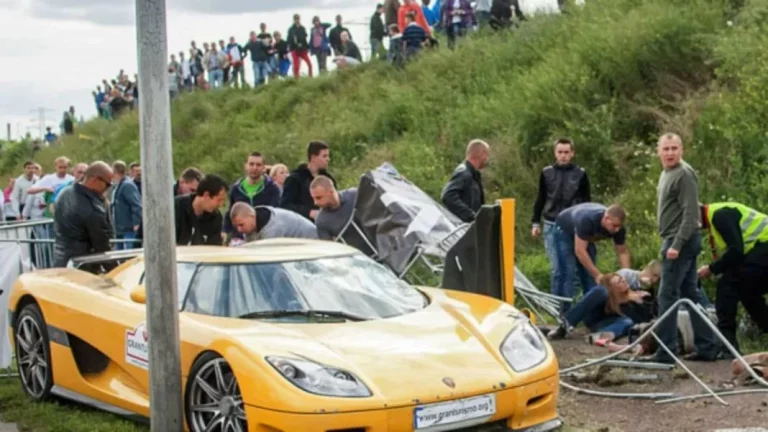 Cuando el dinero te permite comprar un Koenigsegg, pero no te da unas buenas manos