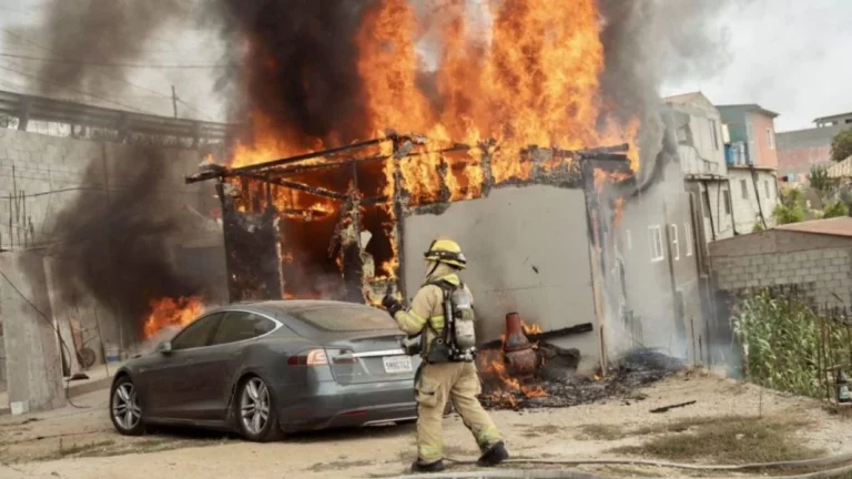 Enchufar tu Tesla directamente a los cables de la luz de la calle tiene consecuencias… Graves