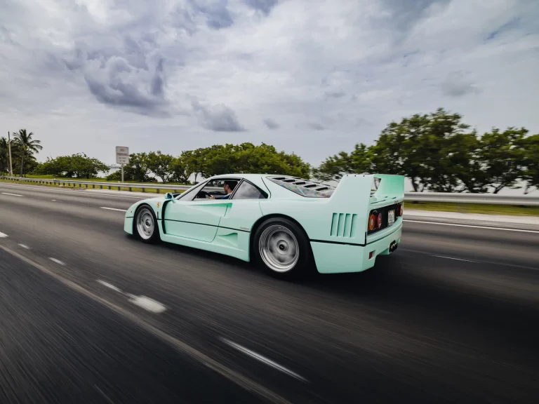 Un Ferrari F40, siniestrado, reparado, repintado dudosamente y de kilometraje incierto