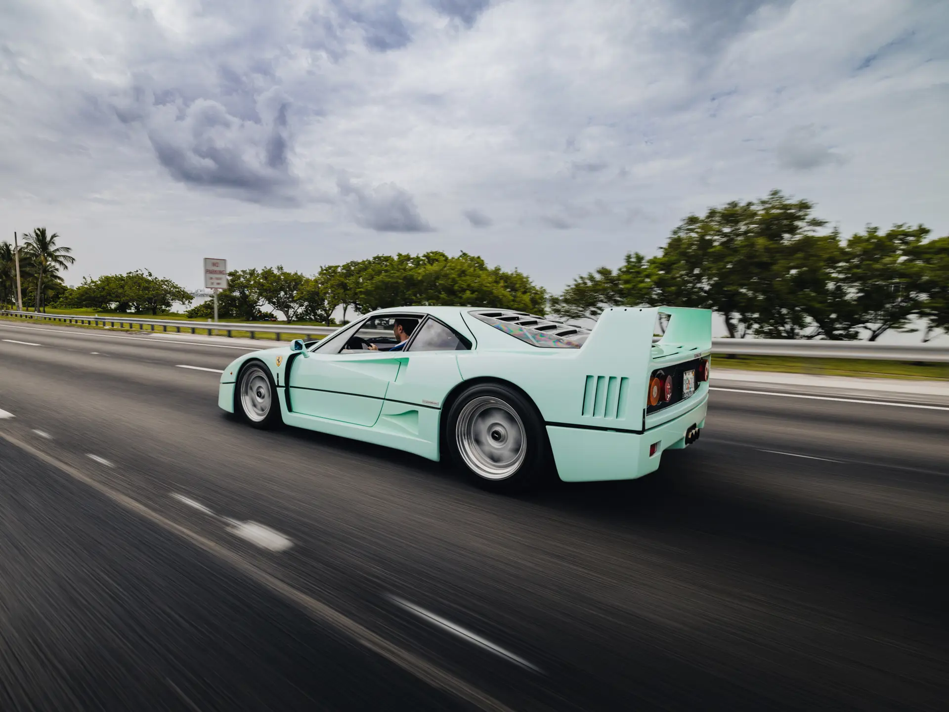 ferrari-f40-venta-subasta-color-minty-verde-pallido (6)