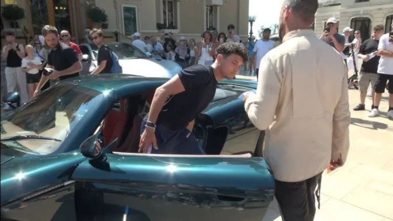 Si la Guardia Civil hubiera parado a Lando Norris con su Porsche Carrera GT le podría haber multado por un pequeño detalle