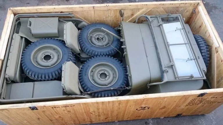 Como si los compraras en Ikea: Así se montaban los clásicos Jeep hace 60 años