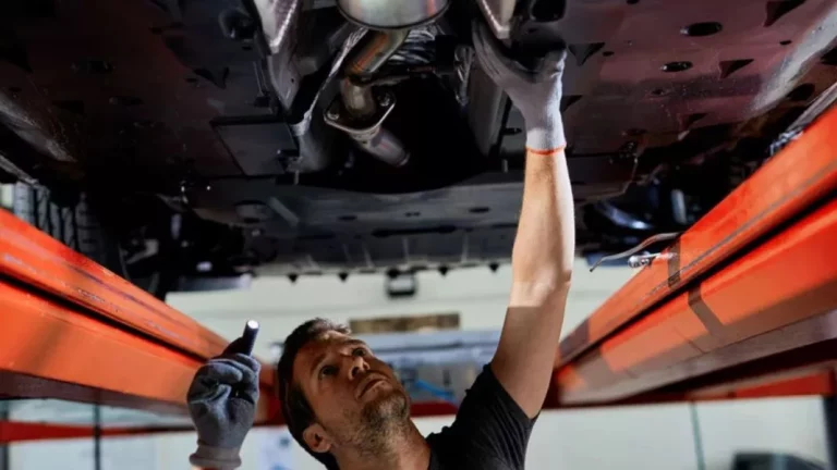El trabajador de una ITV responde a la pregunta que todos hacen a la hora de llevar su coche
