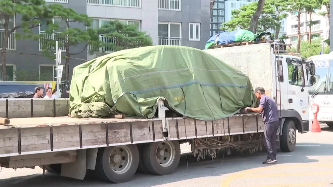 Jamás aparques al lado de un Tesla… Y ahora tampoco al lado de un Mercedes EQE.
