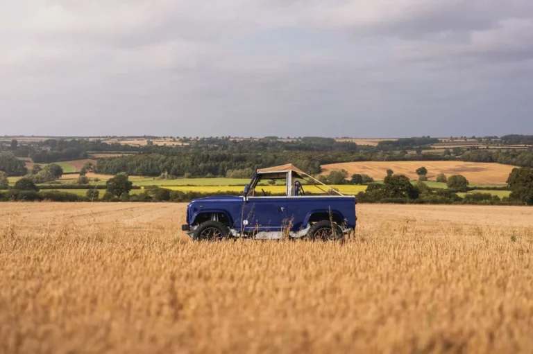 Querrás tener este Land Rover Defender clásico… hasta que sepas su precio