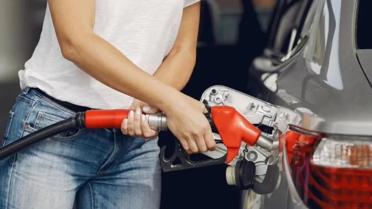‘A la alemana’: El truco para repostar gasolina y ahorrar 40 céntimos por litro