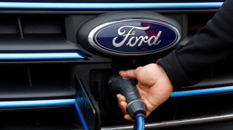 Ford reorganiza su plan de electrificación y asume pérdidas de hasta 1.700 M€ tras cancelar un nuevo SUV eléctrico