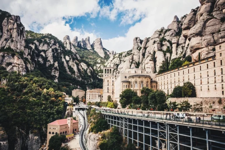 5 países europeos perfectos para ir de vacaciones, pero no con tu coche: si quieres sobrevivir