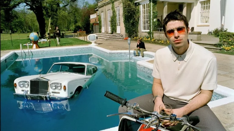 El secreto detrás del Rolls-Royce que protagonizó la portada del disco «Be Here Now» de Oasis