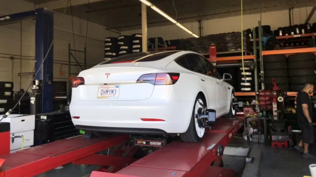 tesla clientes que hacer 10000km ruedas 1 Motor16