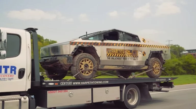 Las torturas a las que somete Whistlin Diesel a su Tesla Cybertruck. No me extraña que explote