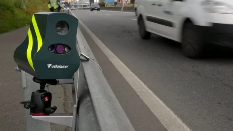 Los nuevos radares de la DGT no te van a multar nunca más: Este es el truco que se pone de moda