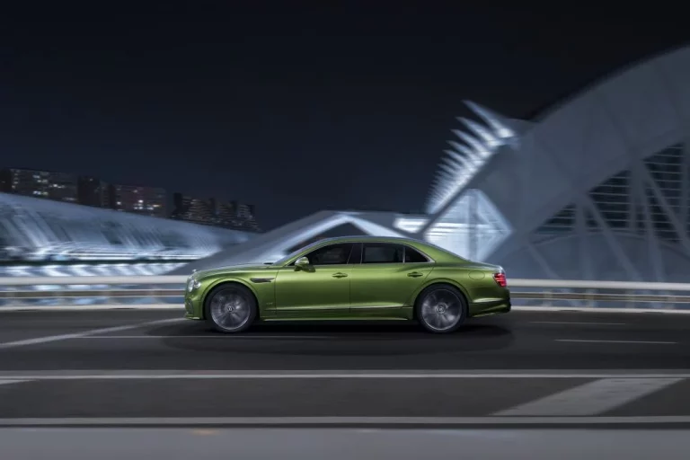 Bentley Flying Spur Speed: 782 CV electrificados para viajar a todo tren