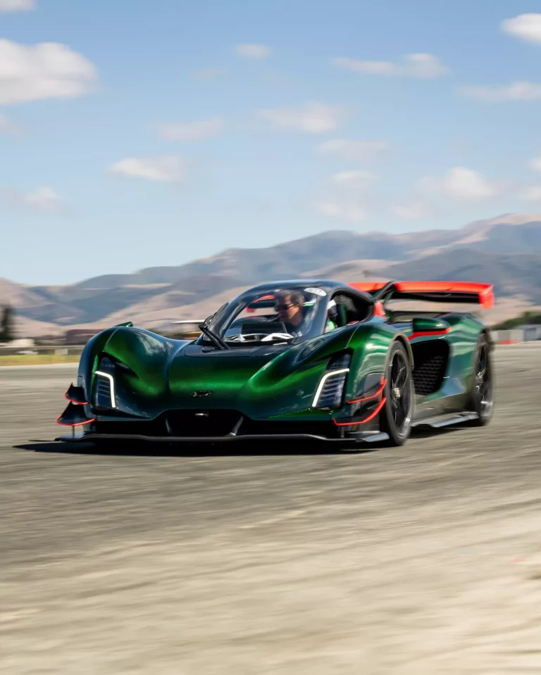 El Czinger 21C recupera su puesto de honor en Laguna Seca
