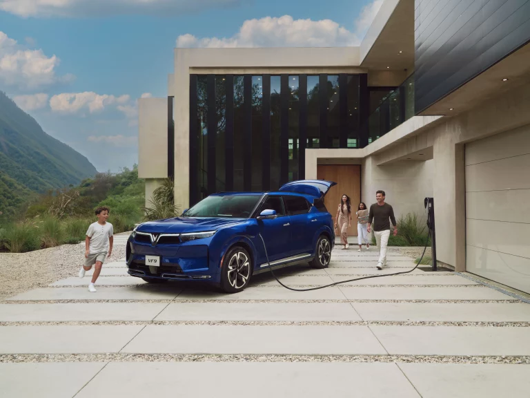 El VinFast VF 9 recibe un tijeretazo de 14.500 euros para acechar al Model X