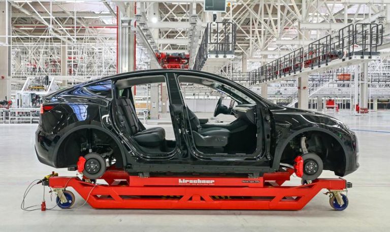 Japón inyecta 2.160 millones a Toyota, Subaru, Mazda o Nissan para producir baterías de coches eléctricos