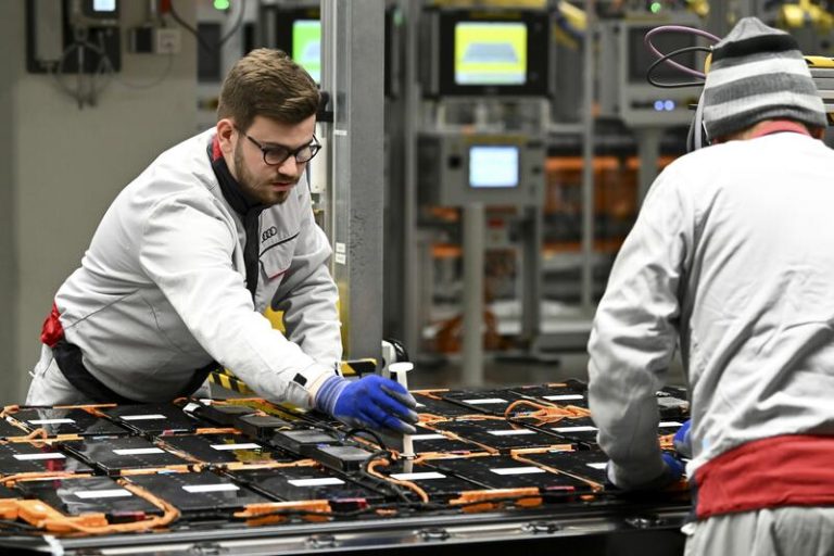 Audi amenaza a empleados de su fábrica de Bruselas, la que quiere cerrar, por este particular robo
