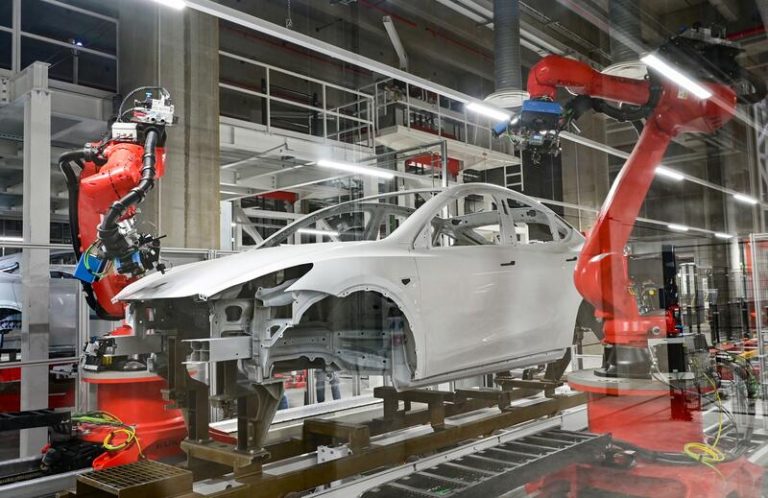 Panasonic fabrica en masa las baterías 4680 que usará Tesla
