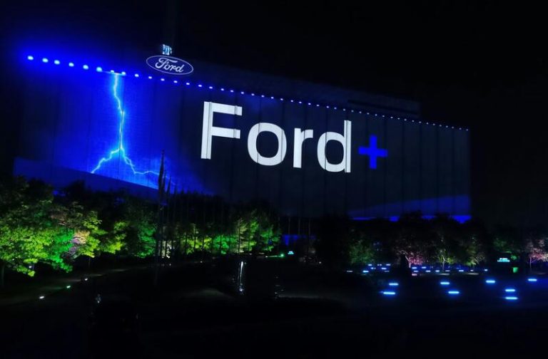 Ted Cannis deja Ford Pro, que reestructura su cúpula