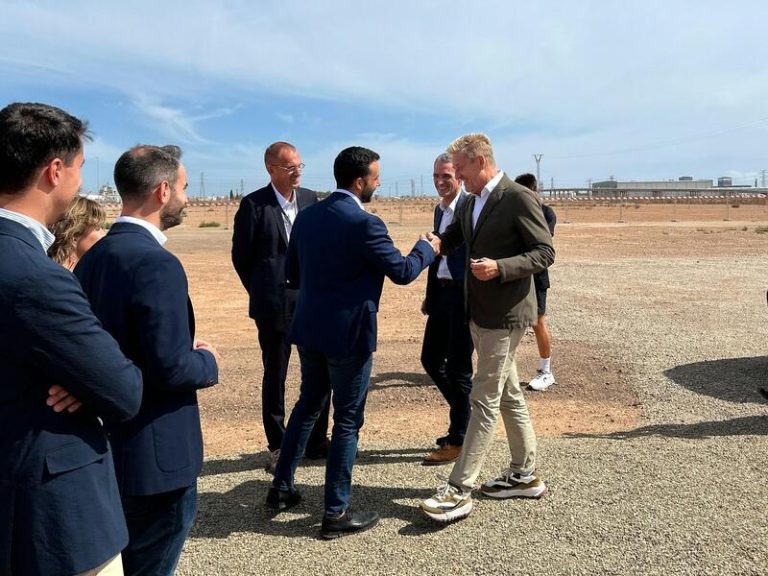 El CEO de Seat y el alcalde de Sagunto de visita en las obras de la gigafactoría de PowerCo