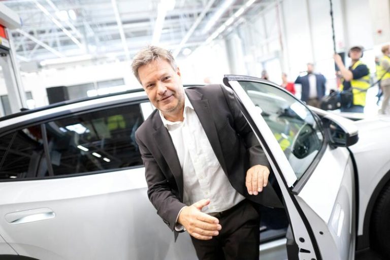 Alemania no dejará que el sector de la automoción se tambalee en sus fronteras