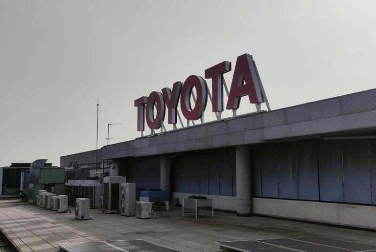 Todos los grandes fabricantes japoneses producen menos coches