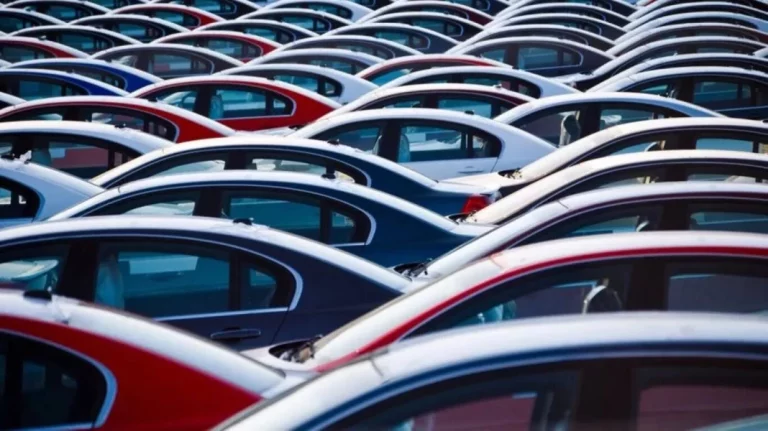 El renting mantiene su fortaleza hasta agosto pese a la caída del mercado: crece un 12,06 % e invierte 5.090 M€ en la compra de coches nuevos