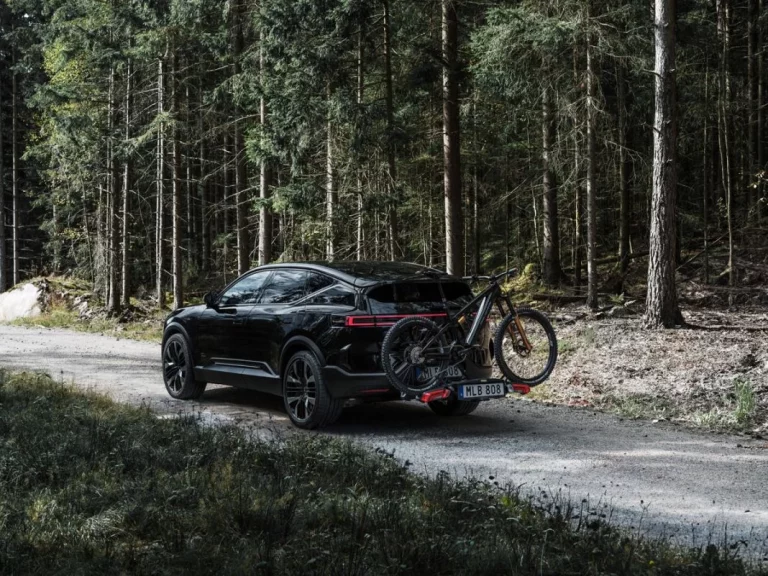 Pedaleando con Polestar: bici eléctrica a juego con los SUV de la marca