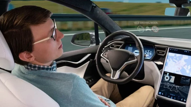 La UE decide el 6 de octubre si autoriza el FSD de Tesla que supera en un 50% el límite de velocidad