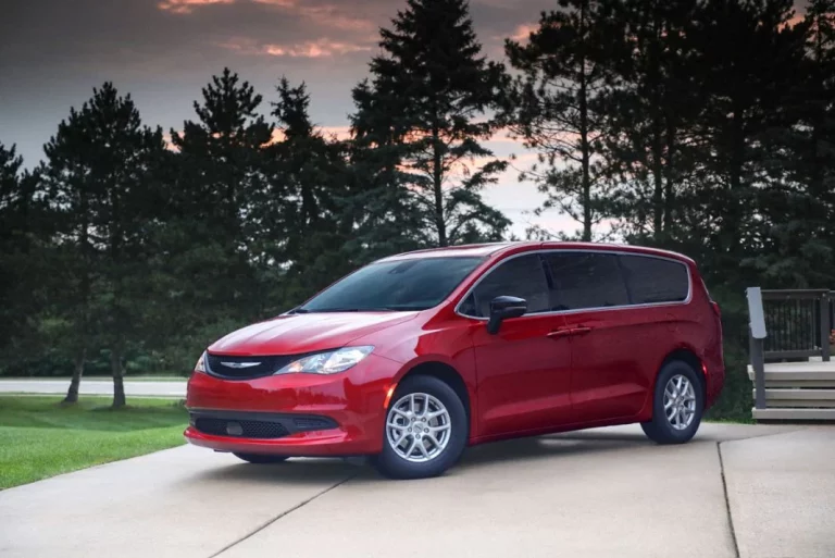 Vuelve el Chrysler Voyager, el pionero de los monovolumen… pero no lo verás por aquí