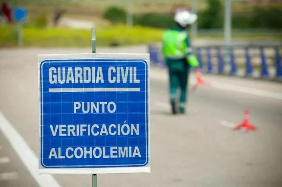 "No me lo puedo creer, he dado 0,11": una conductora da positivo en horario laboral sin haber tomado ni gota de alcohol 1 Motor16 control de alcoholemia