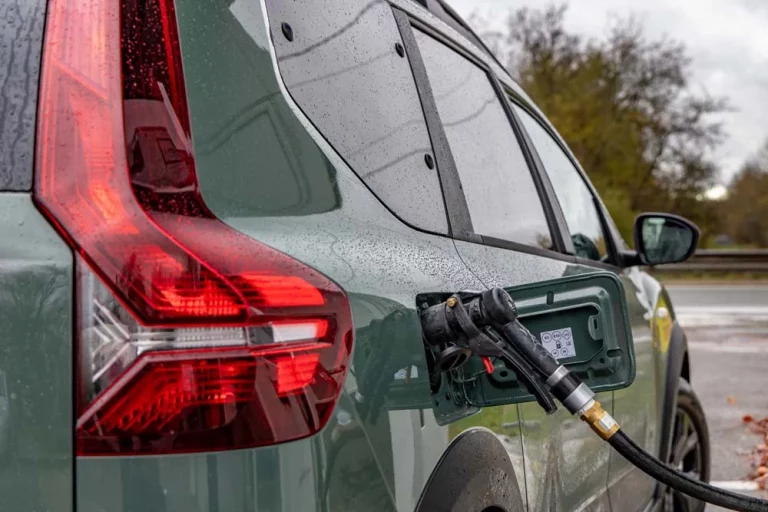 Dacia firma un récord de locura con sus vehículos de GLP