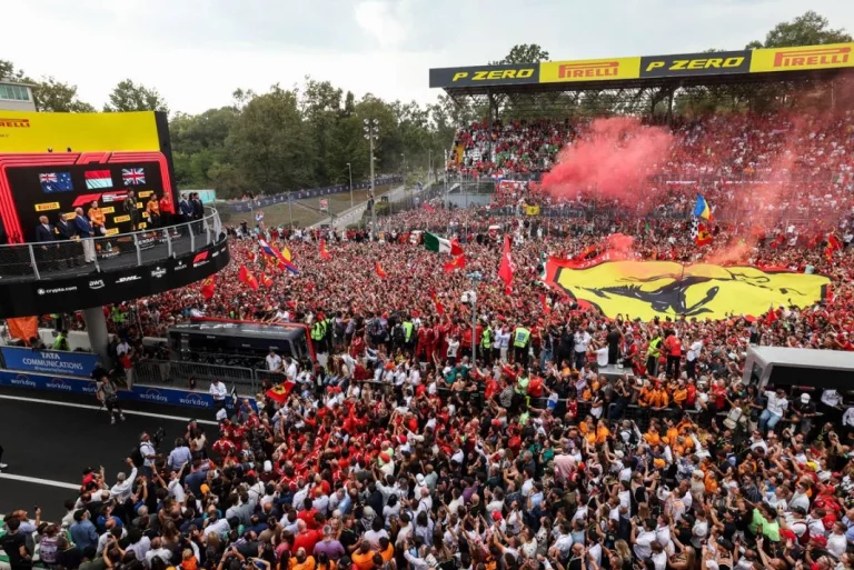Ferrari y Leclerc, o cómo correr hacia el precipicio y pararse en el borde
