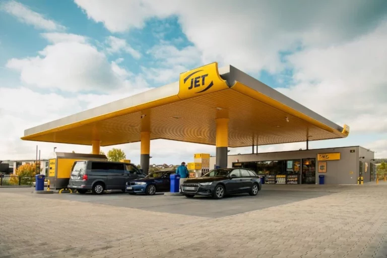 El truco que usan en Alemania para ahorrar 40 céntimos por litro de gasolina y que debes poner en práctica ya