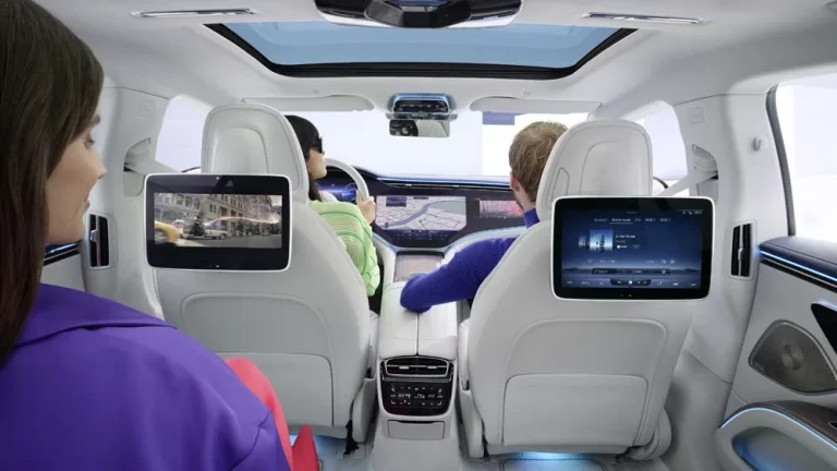 Mercedes y Sony Pictures Entertainment crean el cine sobre ruedas