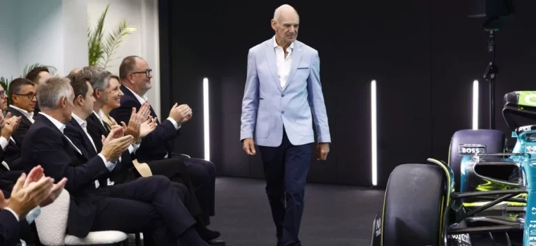 Bajo la alargada sombra de Adrian Newey, Ferrari ataca de nuevo