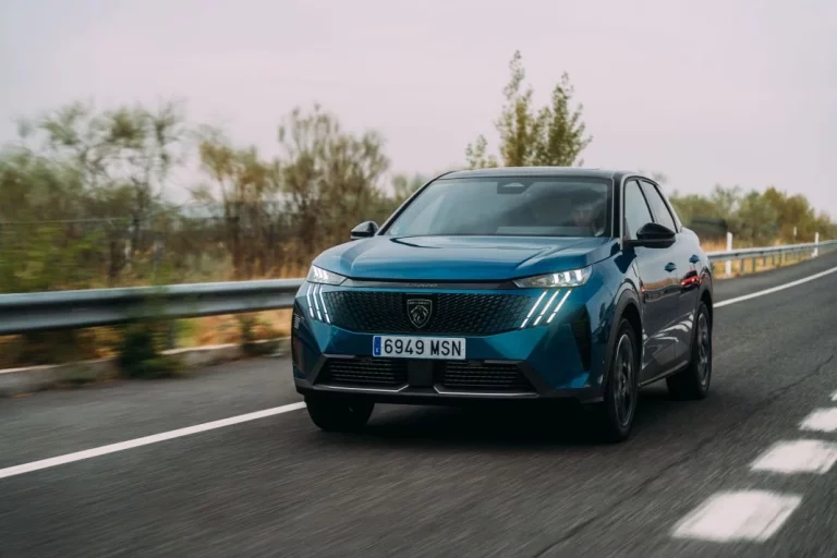 Primera prueba del Peugeot 3008 Hybrid: Un buen coche con una difícil misión